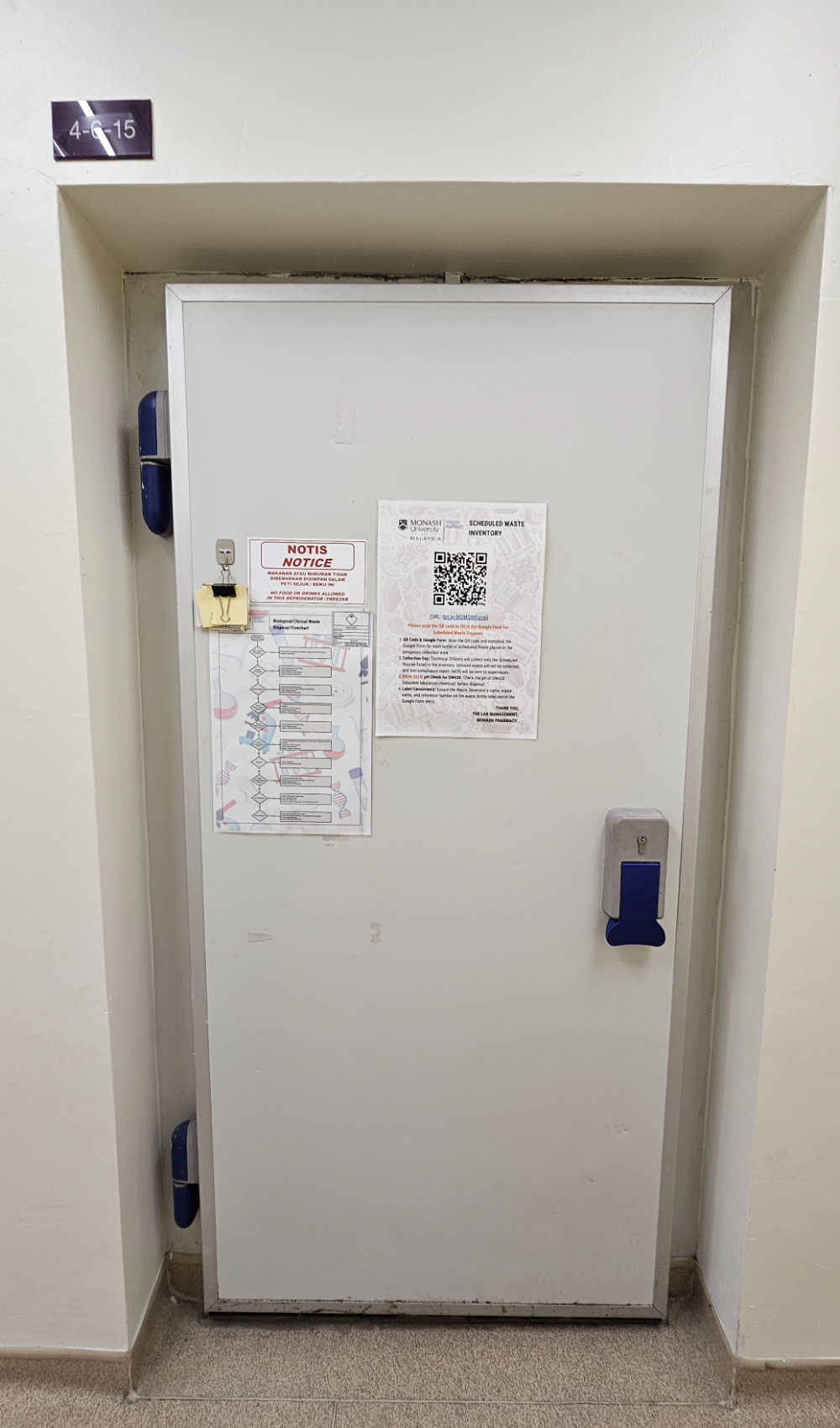 Door of cold room 4-6-15 with the biological and clinical waste disposal flowchart, the scheduled waste inventory QR poster, and a bilingual notice that no food or drinks are allowed in the refrigerator or freezer